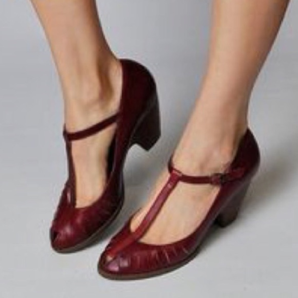Seychelles T-Strap Peep Toe Leather Wedge Sandals